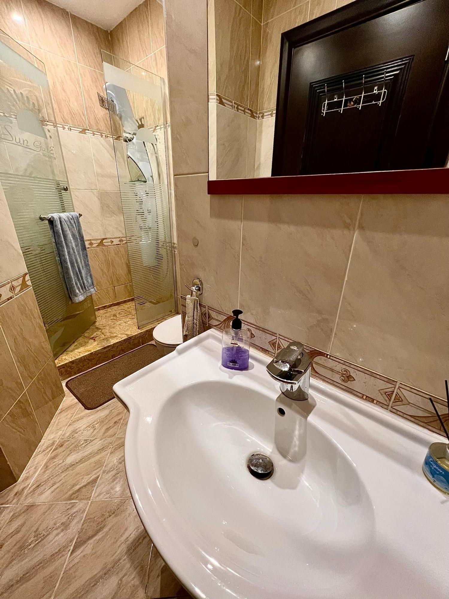 Luxury Beachfront Studio- Foreign Nationals Only Hurghada Exteriér fotografie